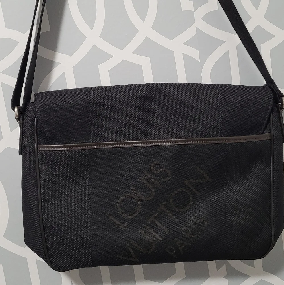 Louis Vuitton Messenger Bag Damier Black